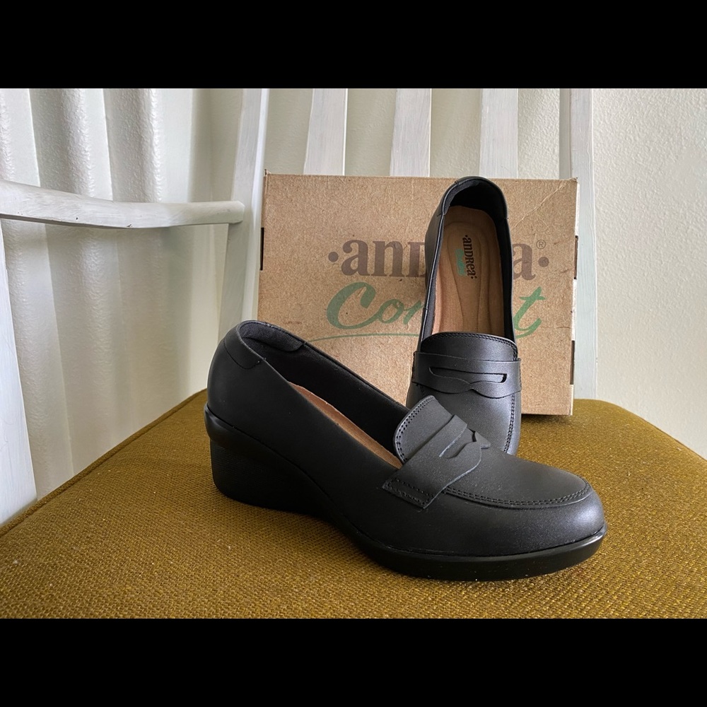 Black comfortable shoes